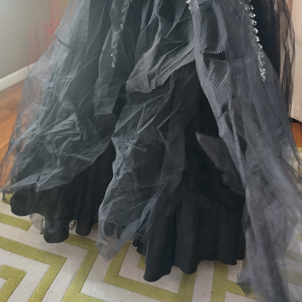 Dress - Picture 8 of 9